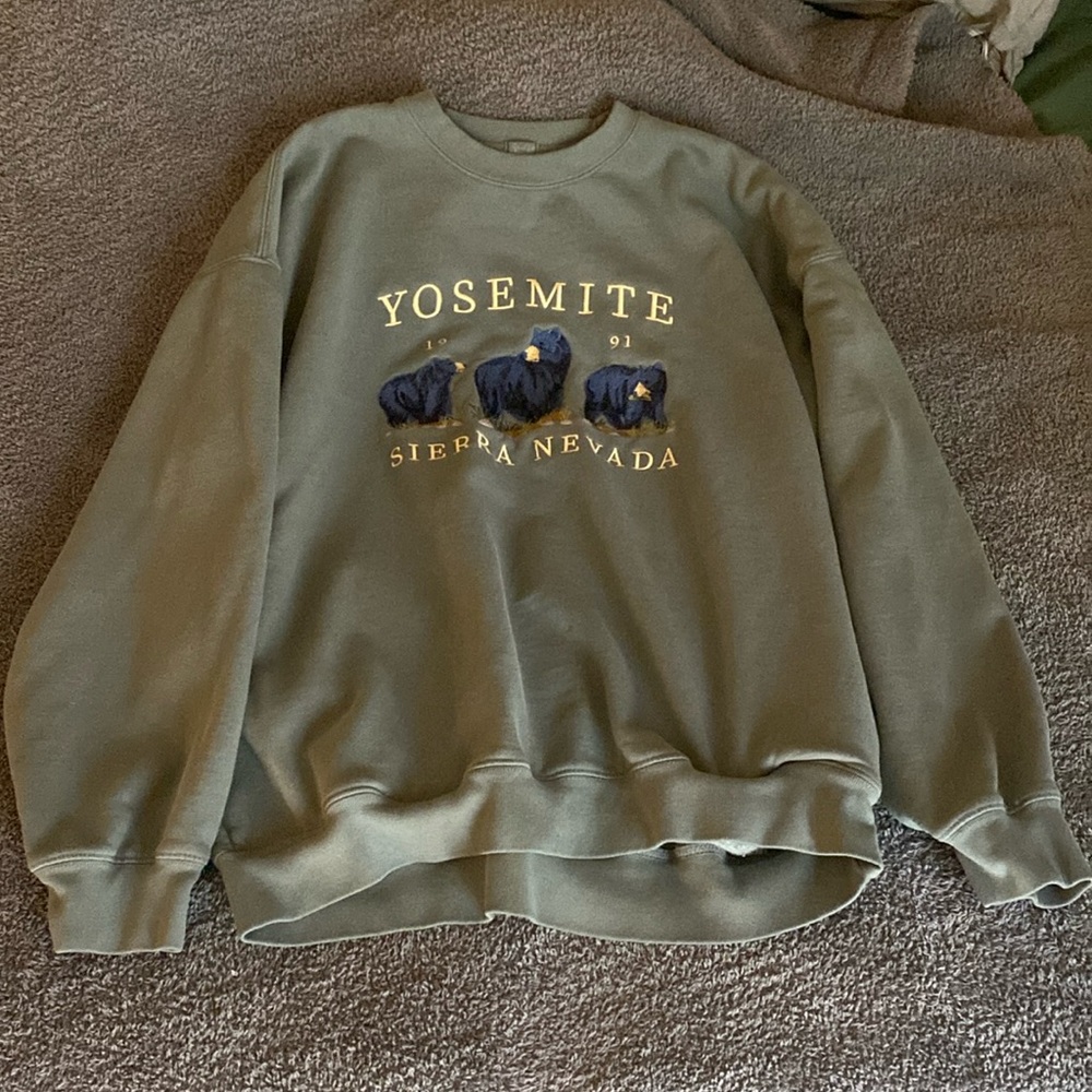 Sweatshirt/ crew neck